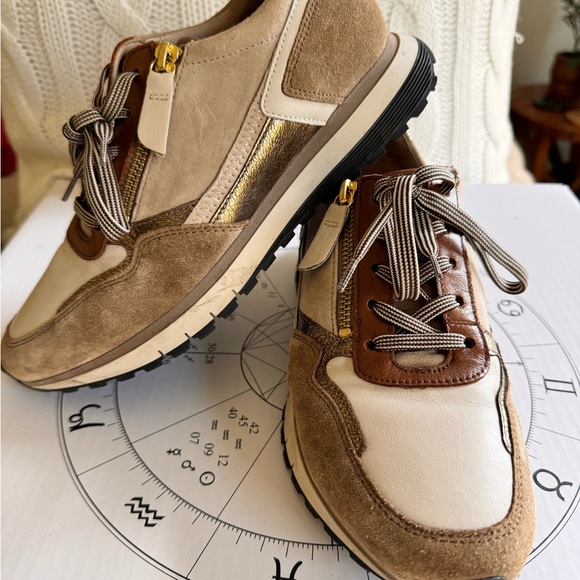 Gabor tennis shoes, suede, leather and metallic leather. lightly used condition - Picture 3 of 6